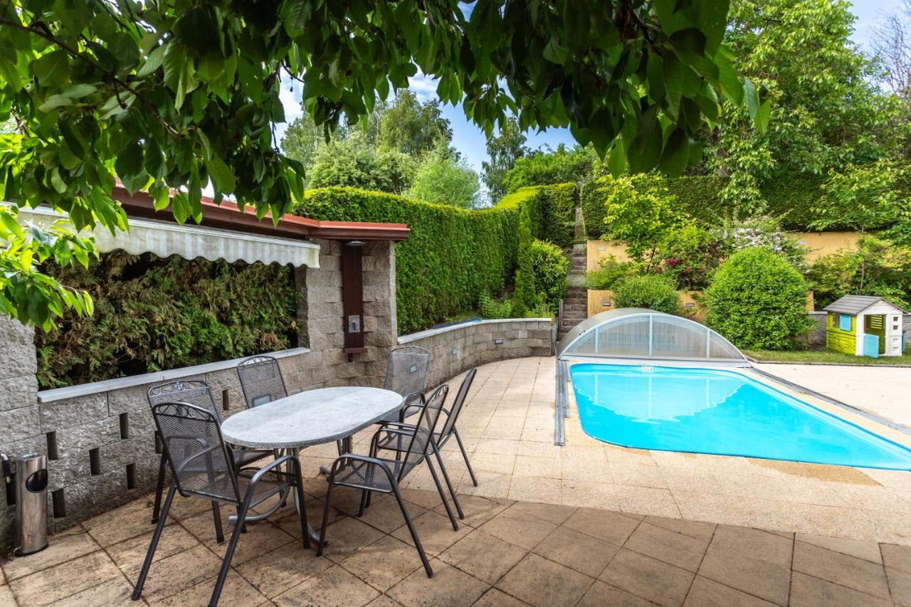 Private Summer House With Swimming Pool, Beach Bar And Pit For Football And Volleyball Hvezdonice Exterior foto