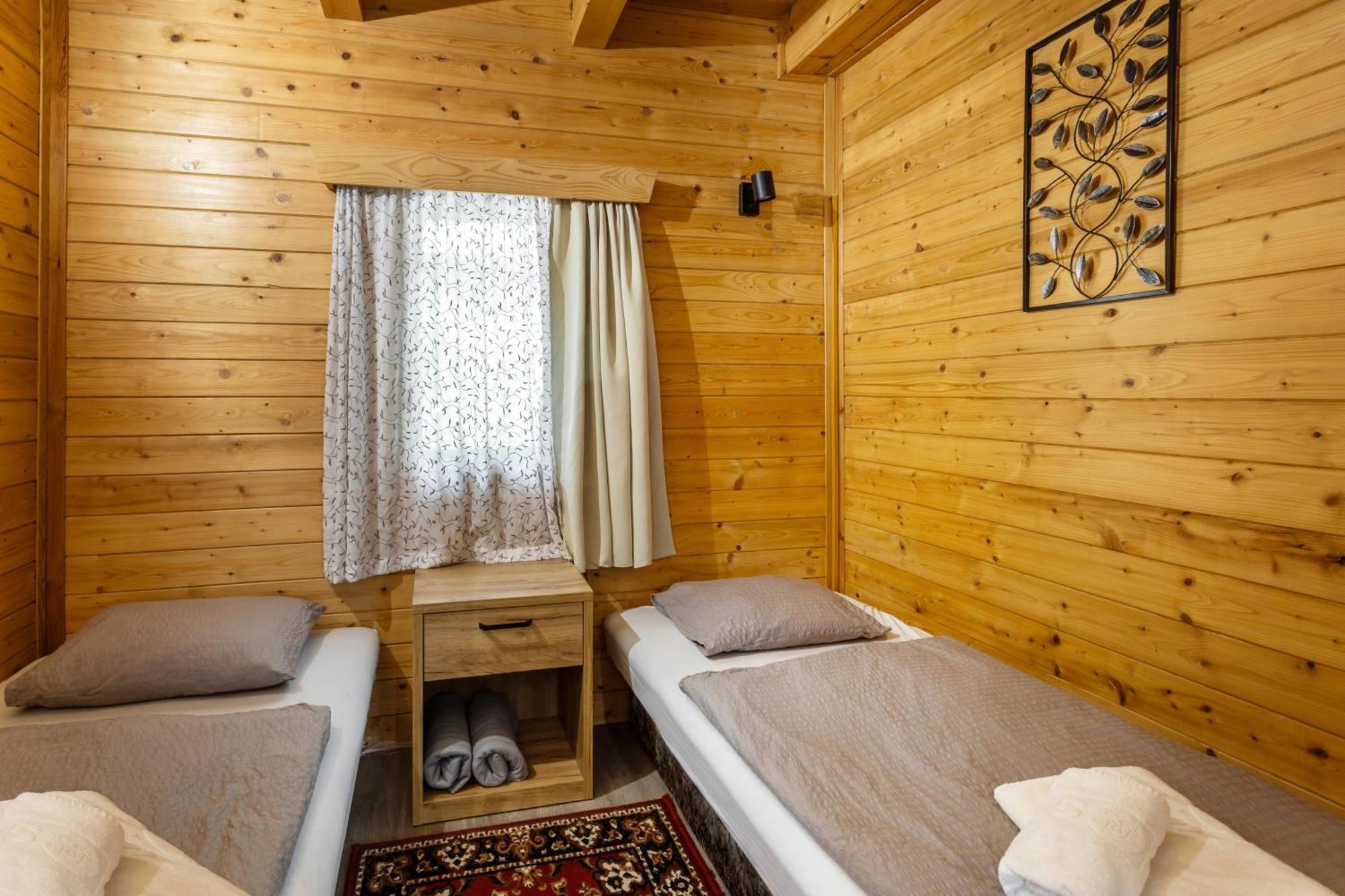 Private Summer House With Swimming Pool, Beach Bar And Pit For Football And Volleyball Hvezdonice Exterior foto